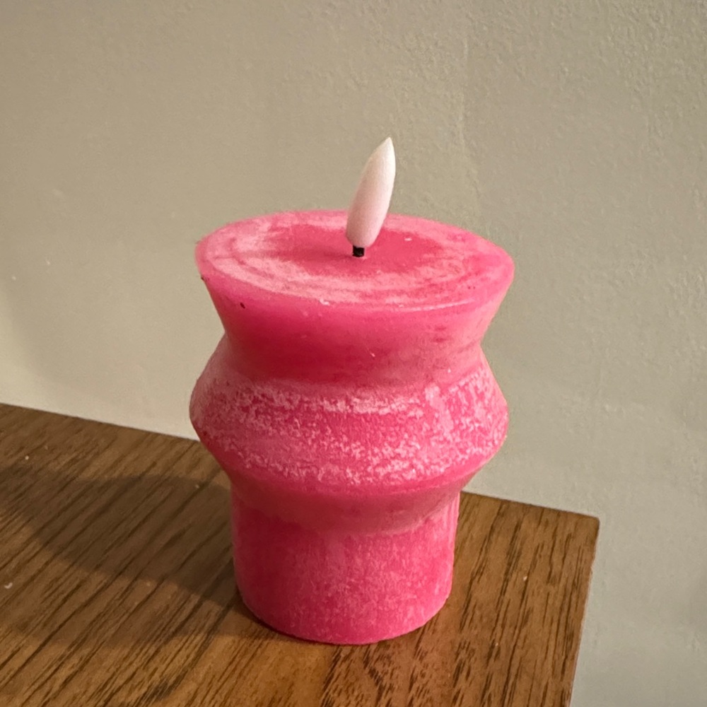 Ashland Vivid Pink Sculpted Candle